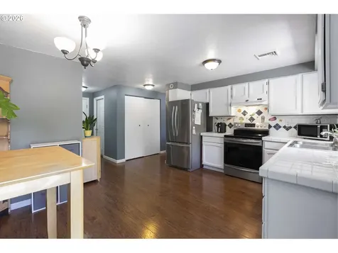 1528 NW Grove Street Roseburg OR 97471