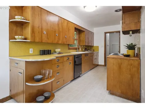 2830 SE 51st Avenue Portland OR 97206