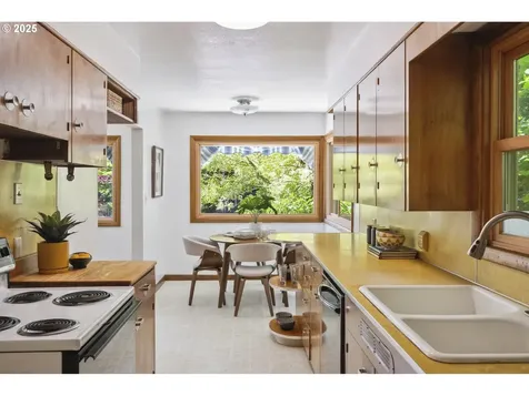 2830 SE 51st Avenue Portland OR 97206