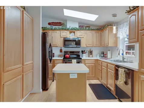 835 SE 1st Avenue Canby OR 97013