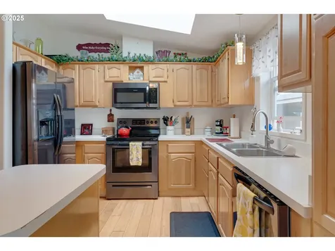 835 SE 1st Avenue Canby OR 97013