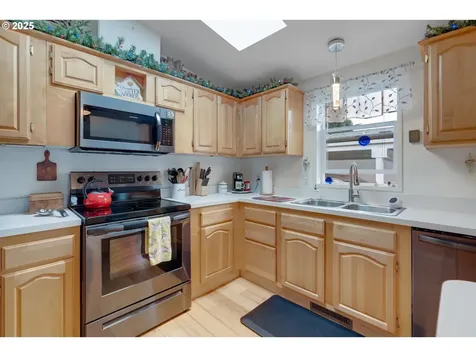 835 SE 1st Avenue Canby OR 97013