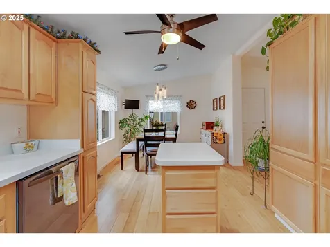 835 SE 1st Avenue Canby OR 97013