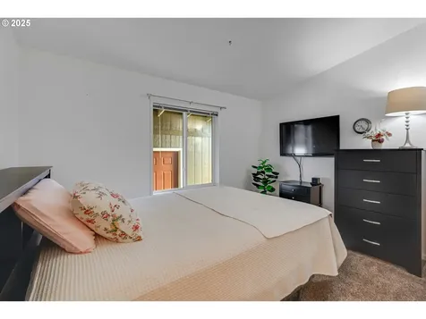 835 SE 1st Avenue Canby OR 97013