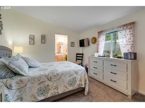 835 SE 1st Avenue Canby OR 97013