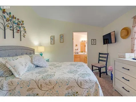 835 SE 1st Avenue Canby OR 97013