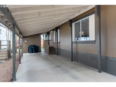 835 SE 1st Avenue Canby OR 97013