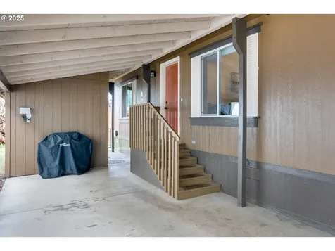 835 SE 1st Avenue Canby OR 97013