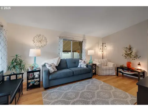 835 SE 1st Avenue Canby OR 97013