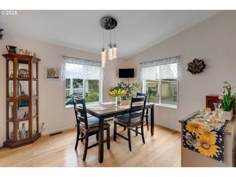 835 SE 1st Avenue Canby OR 97013