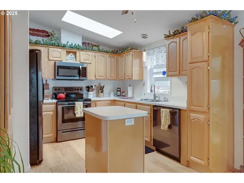 835 SE 1st Avenue Canby OR 97013