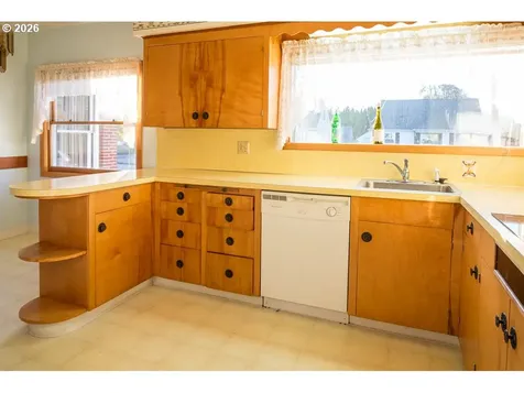 144 SE 85th Avenue Portland OR 97216