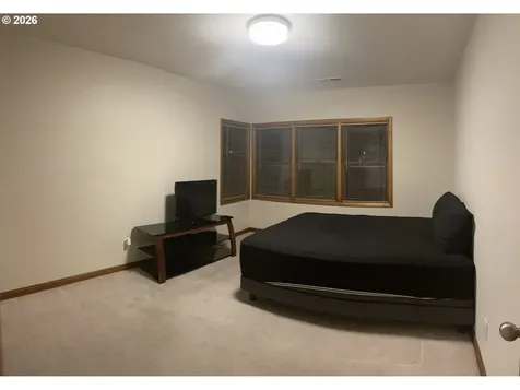 144 SE 85th Avenue Portland OR 97216