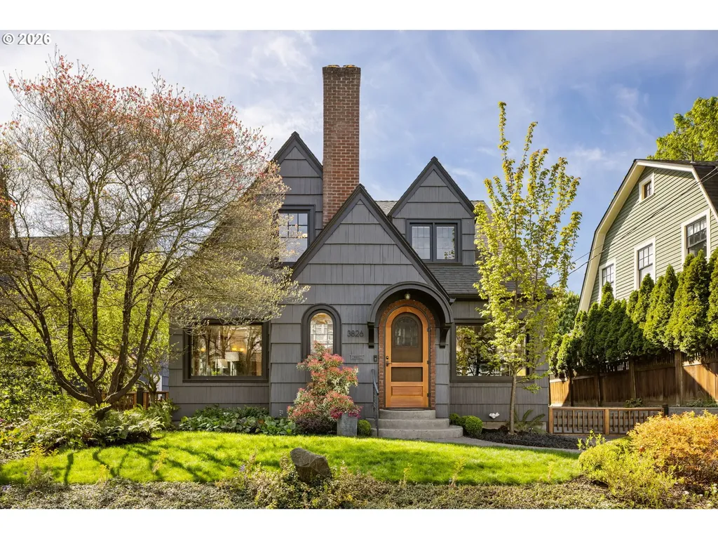 3826 NE Couch Street Portland OR 97232