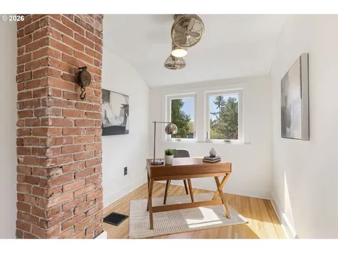 3826 NE Couch Street Portland OR 97232