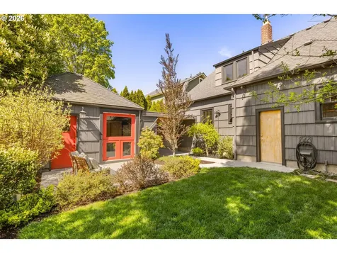 3826 NE Couch Street Portland OR 97232