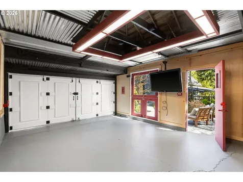 3826 NE Couch Street Portland OR 97232