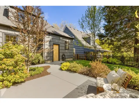 3826 NE Couch Street Portland OR 97232