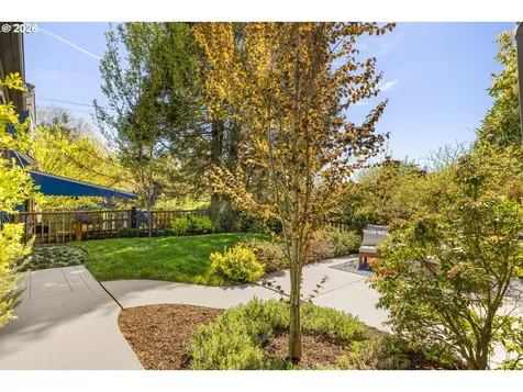 3826 NE Couch Street Portland OR 97232