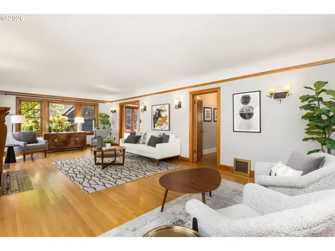 3826 NE Couch Street Portland OR 97232