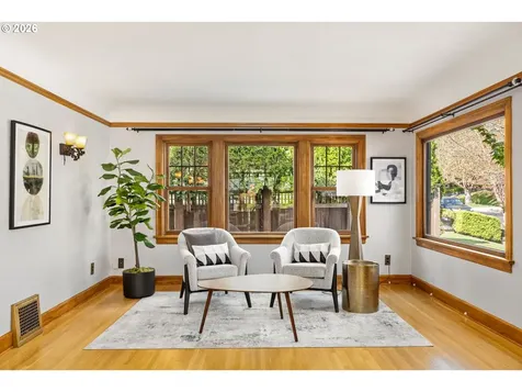 3826 NE Couch Street Portland OR 97232