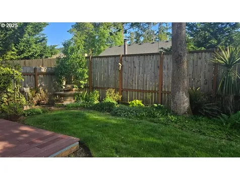 6827 D Street Springfield OR 97478