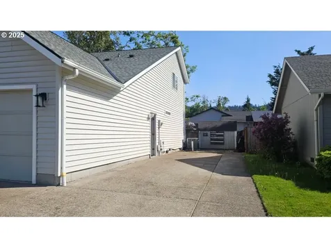 6827 D Street Springfield OR 97478