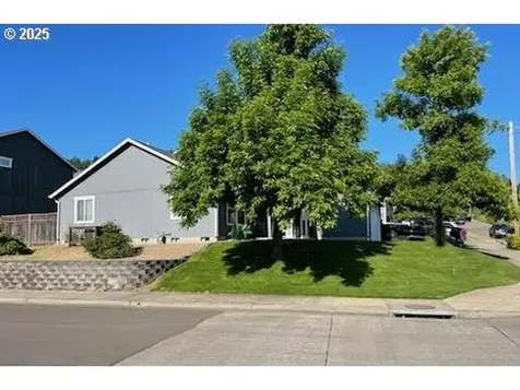 6827 D Street Springfield OR 97478