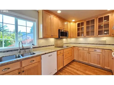 6827 D Street Springfield OR 97478