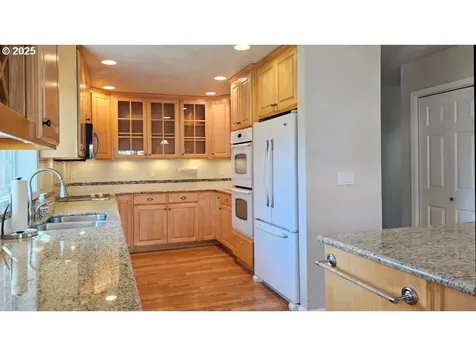 6827 D Street Springfield OR 97478