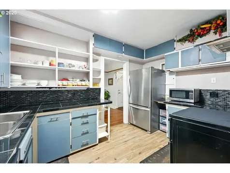 1705 N Holman Street Portland OR 97217