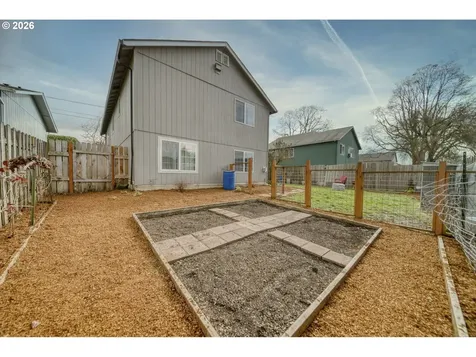 435 S 8th Street St. Helens OR 97051