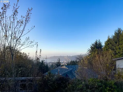345 S Crestline Drive Waldport OR 97394