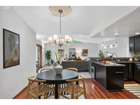 5615 SE Oak Street Portland OR 97215