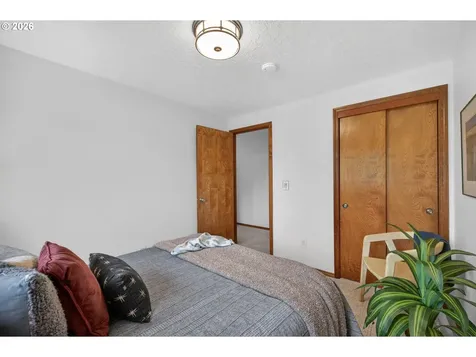 5615 SE Oak Street Portland OR 97215