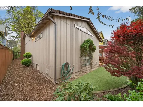 5615 SE Oak Street Portland OR 97215