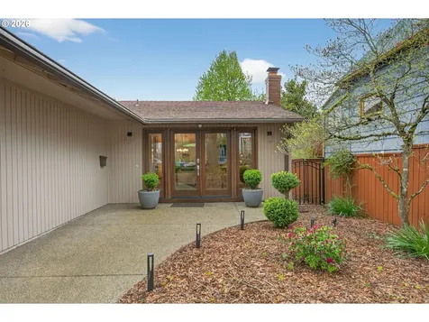 5615 SE Oak Street Portland OR 97215