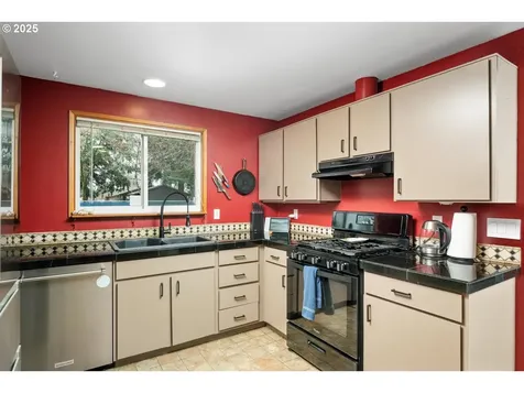 1735 NE 17th Avenue Hillsboro OR 97124