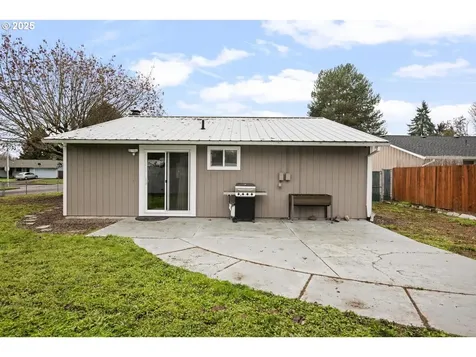1735 NE 17th Avenue Hillsboro OR 97124