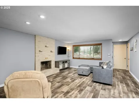 1735 NE 17th Avenue Hillsboro OR 97124