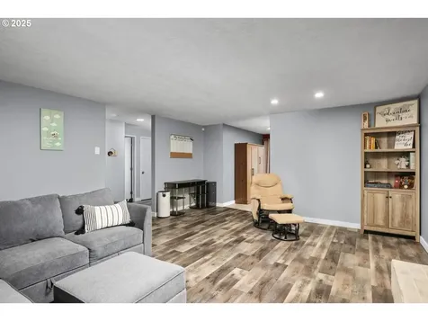 1735 NE 17th Avenue Hillsboro OR 97124