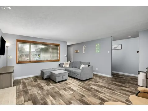 1735 NE 17th Avenue Hillsboro OR 97124