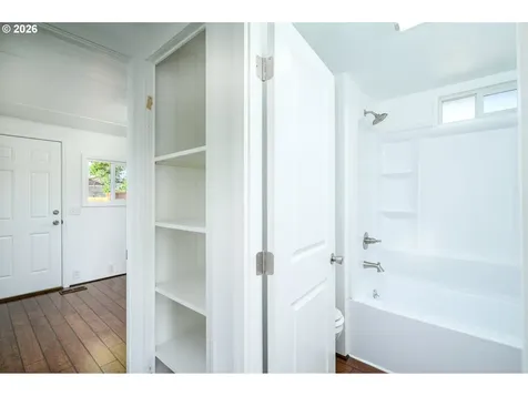 500 N Gilwood Street Carlton OR 97111