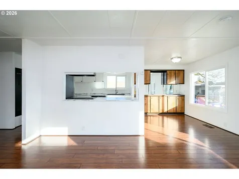 500 N Gilwood Street Carlton OR 97111