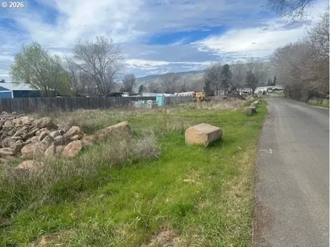 5 Dozer Drive Dallesport WA 98617