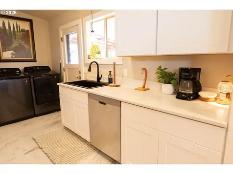 509 NW Elwood Drive Winston OR 97496