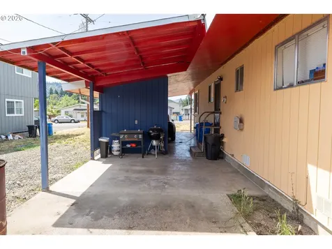509 NW Elwood Drive Winston OR 97496