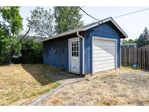 509 NW Elwood Drive Winston OR 97496