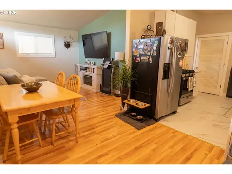 509 NW Elwood Drive Winston OR 97496