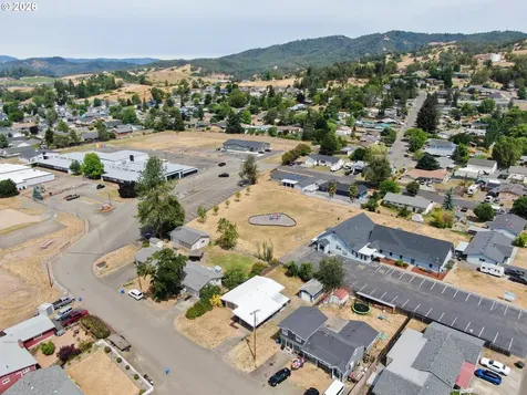 509 NW Elwood Drive Winston OR 97496
